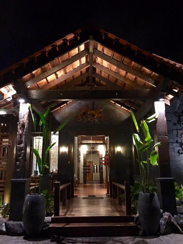 Ipoh Bali Hotel Exterior photo